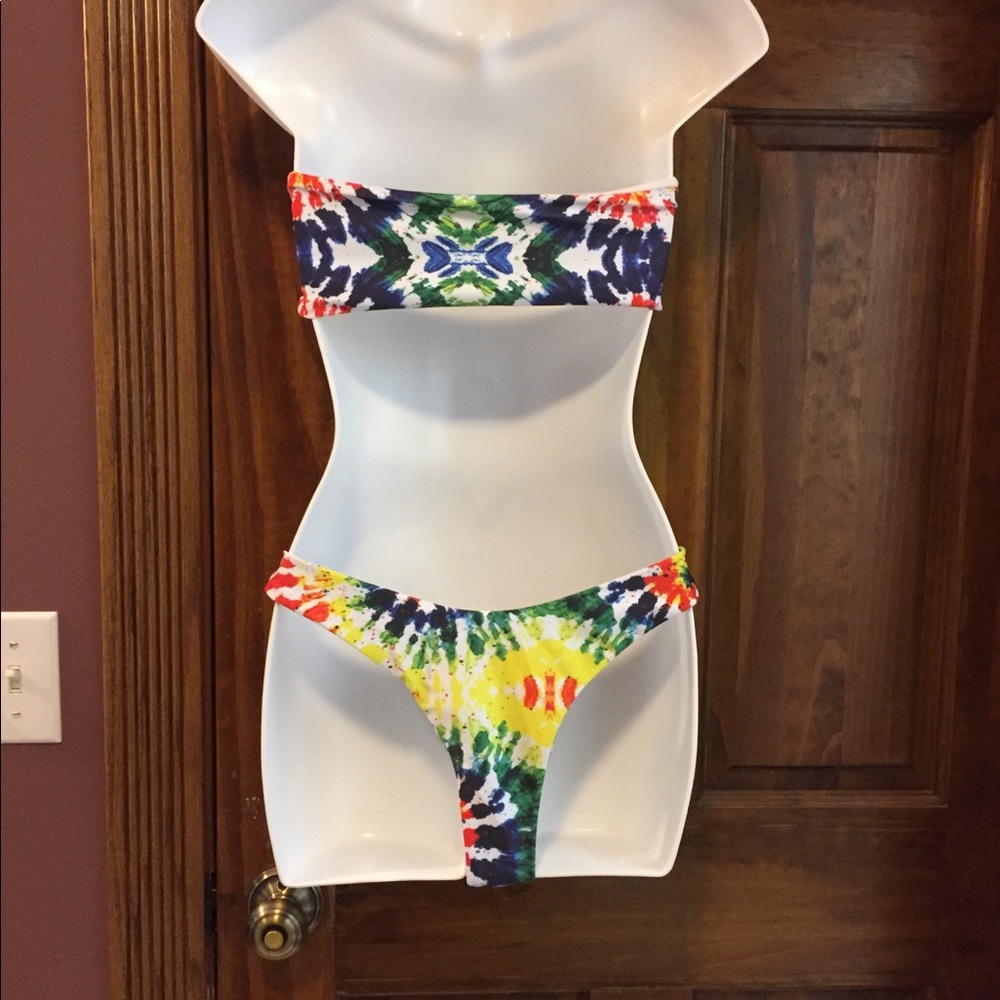 Bikini - Picture 4 of 4